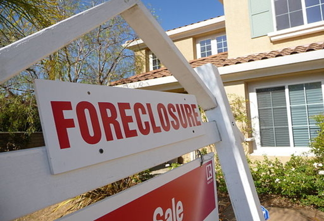 Can you sell your house if it store is in foreclosure